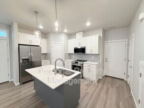 16332 NE 21st St in Vancouver, WA - Foto de edificio - Building Photo