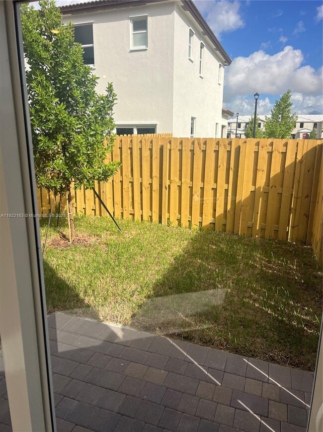 2633 SE 27th Dr in Homestead, FL - Building Photo - Building Photo