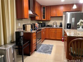 3223 Monsarrat Ave in Honolulu, HI - Building Photo