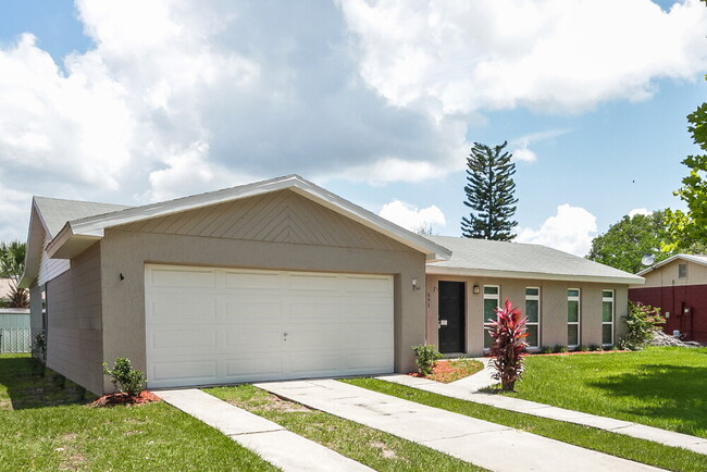 692 Floral Dr in Kissimmee, FL - Building Photo - Building Photo