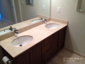 321 Hammond Pond Pky, Unit 301 in Chestnut Hill, MA - Building Photo - Building Photo