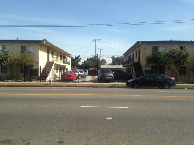 7662 S Main St in Los Angeles, CA - Foto de edificio