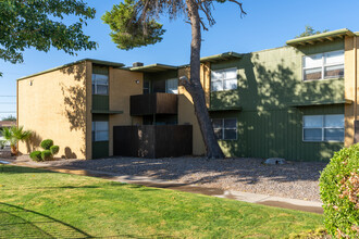 The Veranda Apartment Homes in El Paso, TX - Building Photo - Building Photo