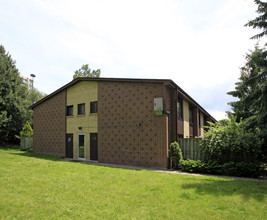 46 Three Valleys Dr in Toronto, ON - Building Photo - Primary Photo