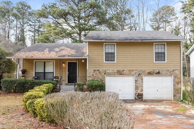 property at 2465 Fairway Cir SW