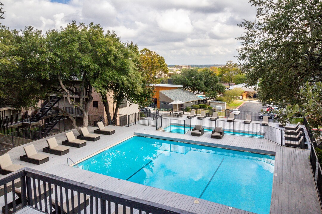 Cornerstone At Overlook in San Antonio, TX - Building Photo