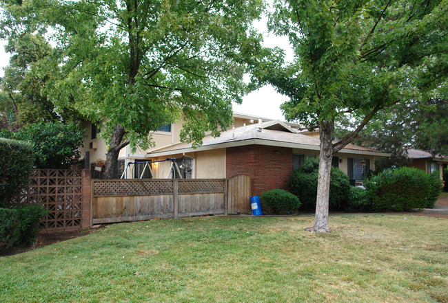 2425 Northrop Ave in Sacramento, CA - Building Photo - Building Photo