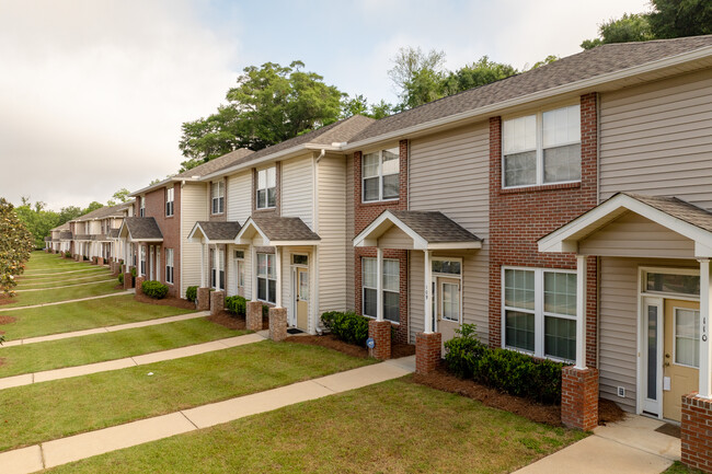 Camillia Gardens in Tallahassee, FL - Building Photo - Building Photo