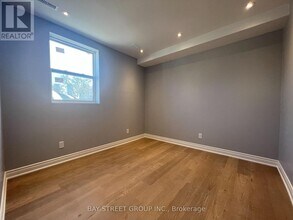 2386-2386 Lake Shore Blvd W in Toronto, ON - Building Photo - Building Photo