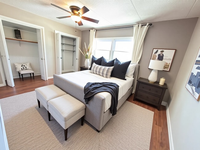 999 Euclid Ave in Elmhurst, IL - Building Photo - Building Photo