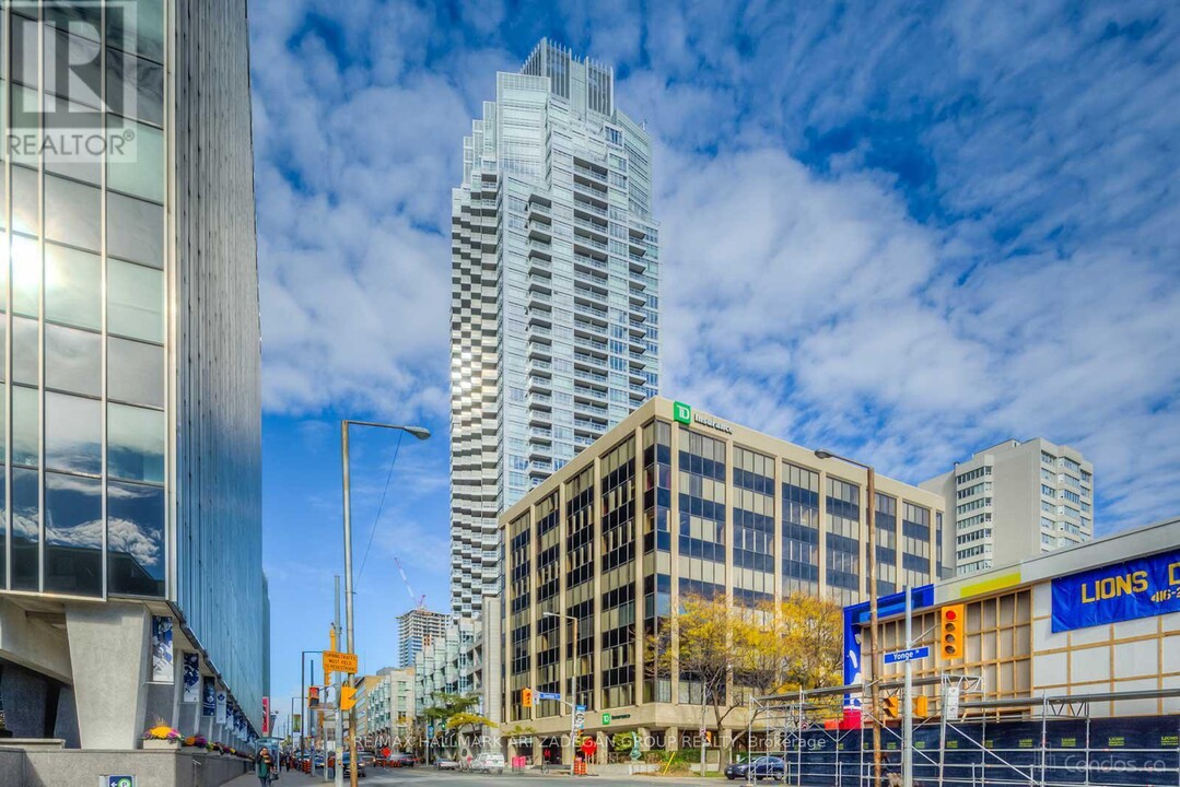 1908-2191 YONGE St in Toronto, ON - Building Photo