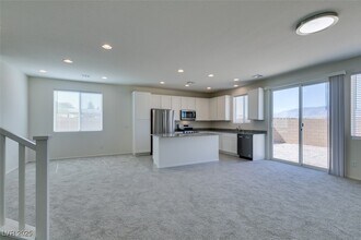 8453 Sycamore Crk St in Las Vegas, NV - Building Photo - Building Photo