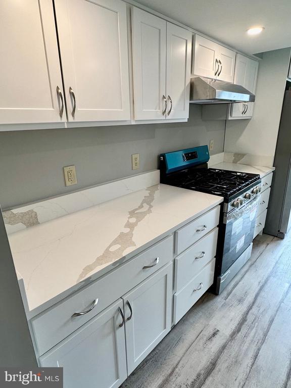 property at 1960 Fountainbrook Ct