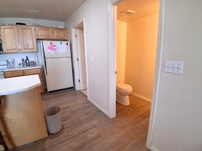 609 N Seven Peaks Blvd in Provo, UT - Foto de edificio - Building Photo