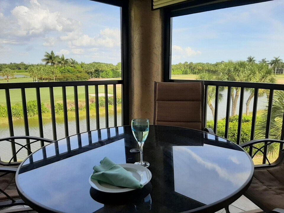 12170 Kelly Sands Way, Unit 728 in Ft. Myers, FL - Building Photo