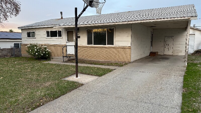 5221 S 5120 W in Salt Lake City, UT - Building Photo