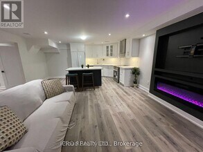 450 N Park Blvd in Oakville, ON - Building Photo - Building Photo