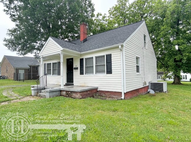 301 E Gilbreath St in Graham, NC - Building Photo - Building Photo