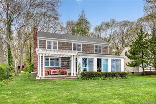 580 South Ln in East Marion, NY - Building Photo