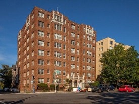 Alto Towers in Washington, DC - Building Photo