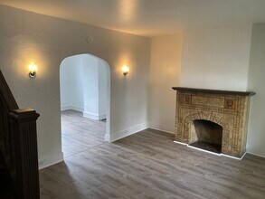2633 S 18th St, Unit 1 in Pittsburgh, PA - Building Photo - Building Photo