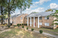 Cooper-Young Apartments in Memphis, TN - Foto de edificio - Building Photo