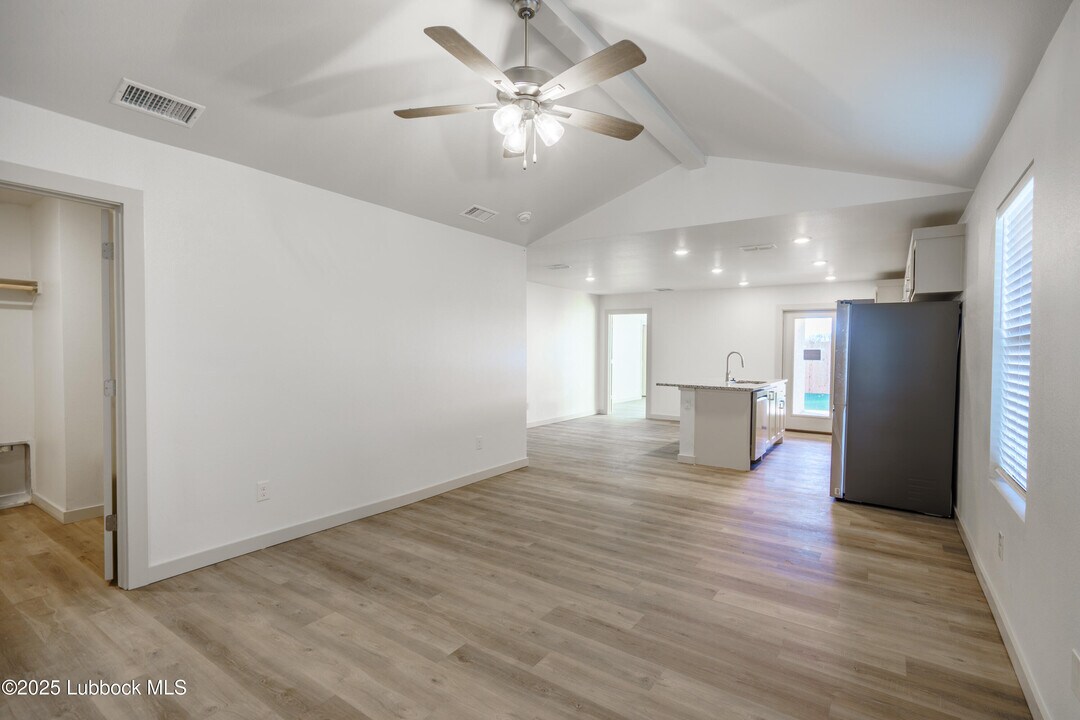 8004 Elm Ave in Lubbock, TX - Building Photo