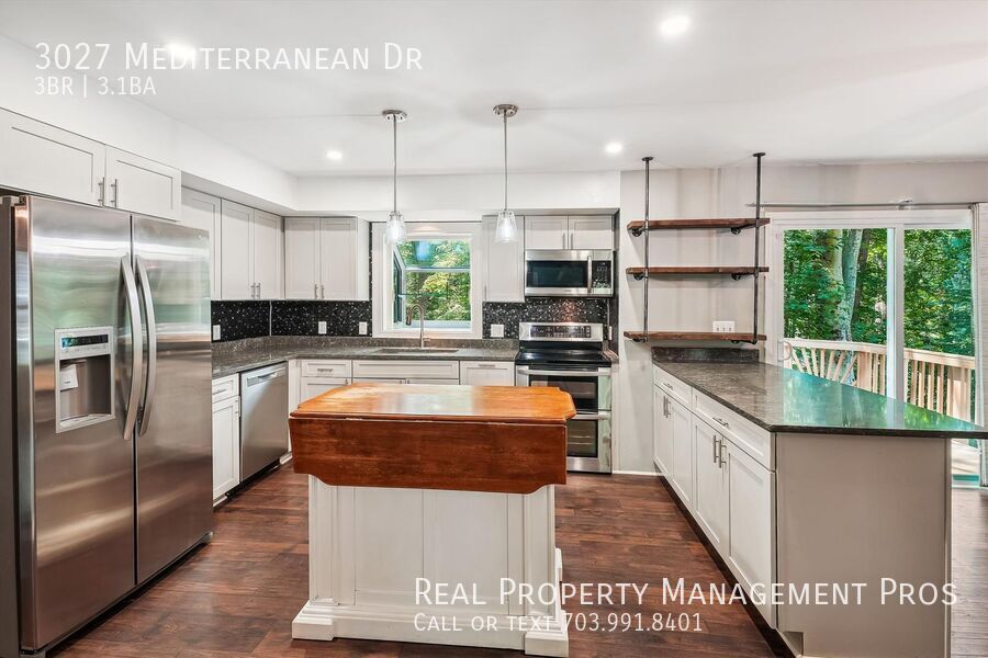 3027 Mediterranean Dr in Stafford, VA - Building Photo