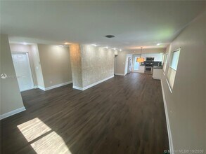 539 Menendez Ave-Unit -537 in Coral Gables, FL - Building Photo - Building Photo