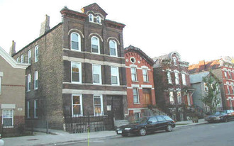 1025 W Cullerton St Apartments