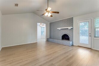 905 Stratford Dr in Bedford, TX - Building Photo - Building Photo