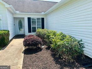 210 Shamrock Way in Newnan, GA - Building Photo - Building Photo