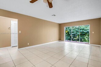 3100 Coral Springs Dr in Coral Springs, FL - Building Photo - Building Photo