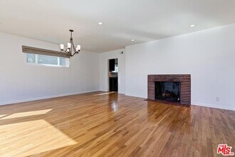 10849 Arizona Ave in Culver City, CA - Foto de edificio - Building Photo