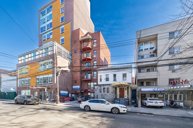 13308 41st Ave in Flushing, NY - Building Photo - Building Photo