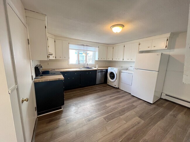 7 Ashland St, Unit 2 in Medford, MA - Building Photo - Building Photo