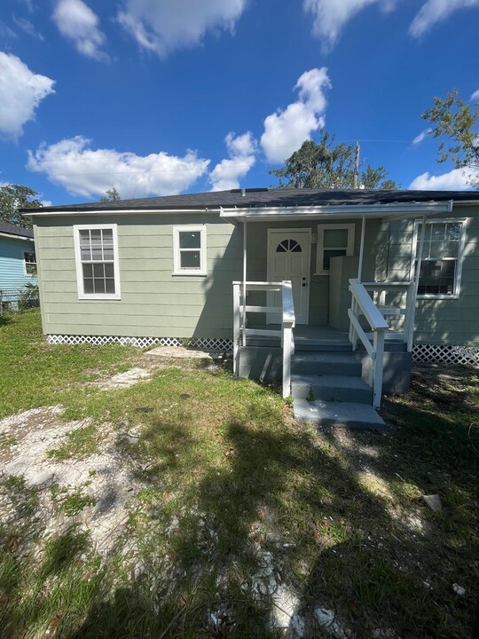 550 E 61st St in Jacksonville, FL - Building Photo