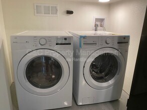 3790 Whitman Cir in Carmel, CA - Foto de edificio - Building Photo