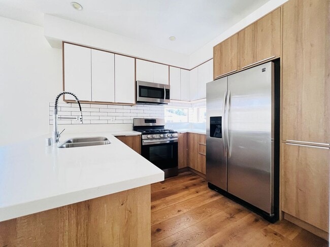 property at 1718 Miramar St