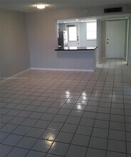 445 NE 195th St-Unit -329 in Miami, FL - Building Photo - Building Photo