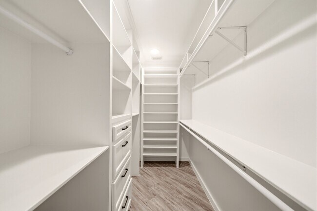 property at 913 Saulnier St