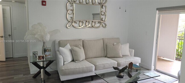 220 SW 116th Ave in Pembroke Pines, FL - Building Photo - Building Photo