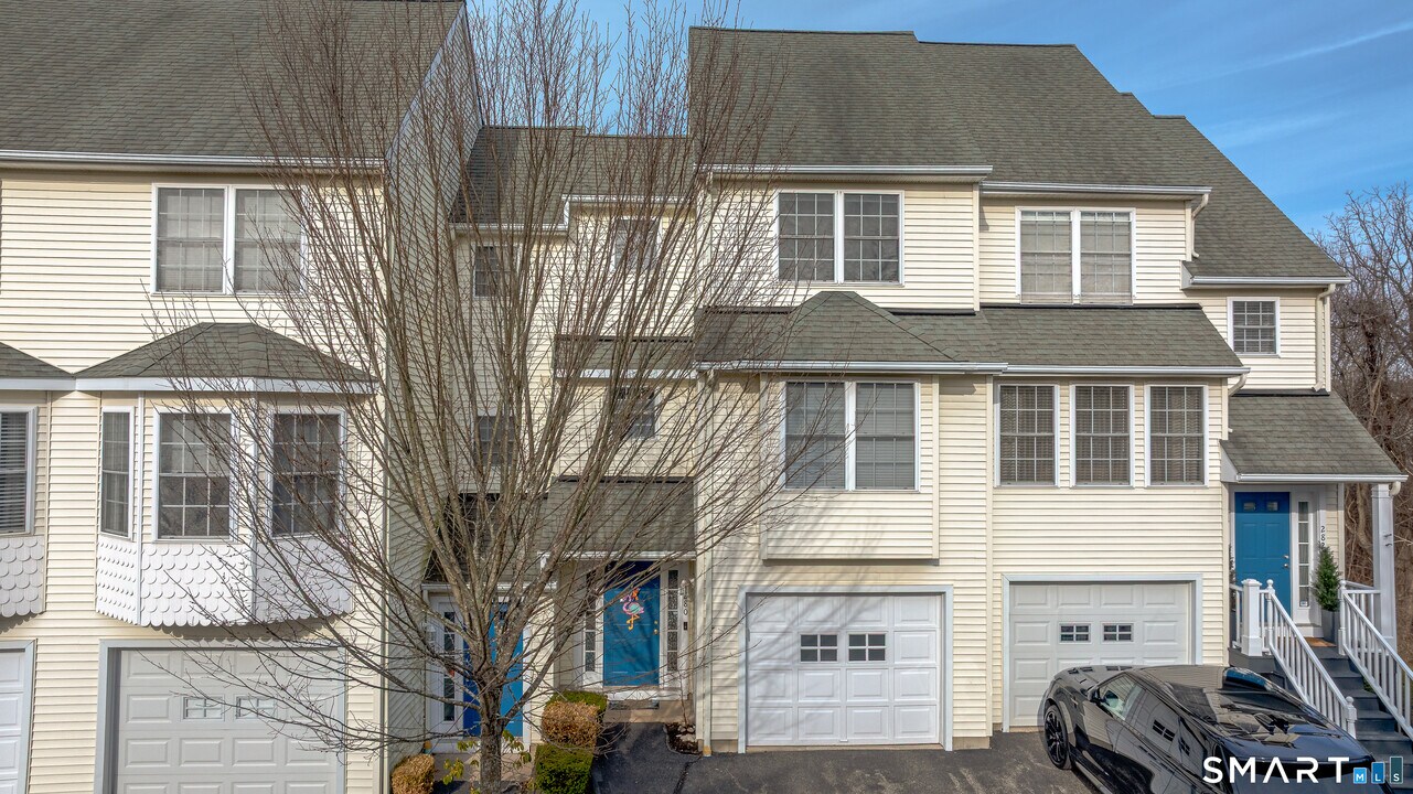 280 Old Lambert Rd in Orange, CT - Building Photo