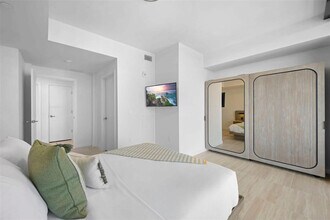 7144 Byron Ave in Miami Beach, FL - Foto de edificio - Building Photo