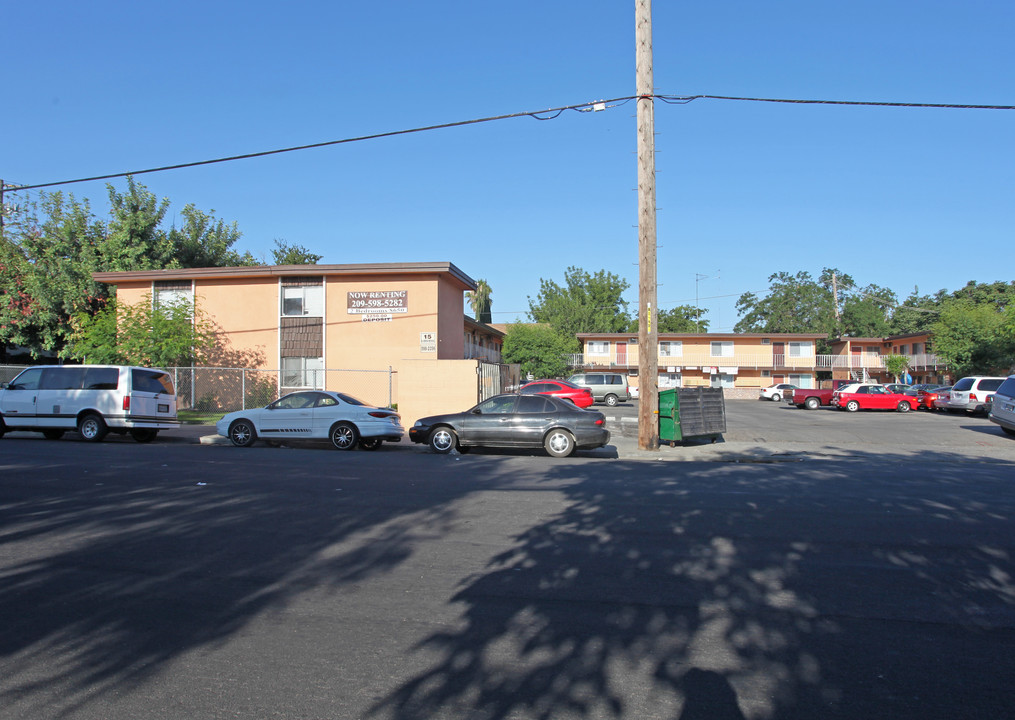 15 N Sierra Nevada St in Stockton, CA - Building Photo