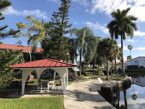 Coral Harbor in Ft. Myers, FL - Foto de edificio - Building Photo
