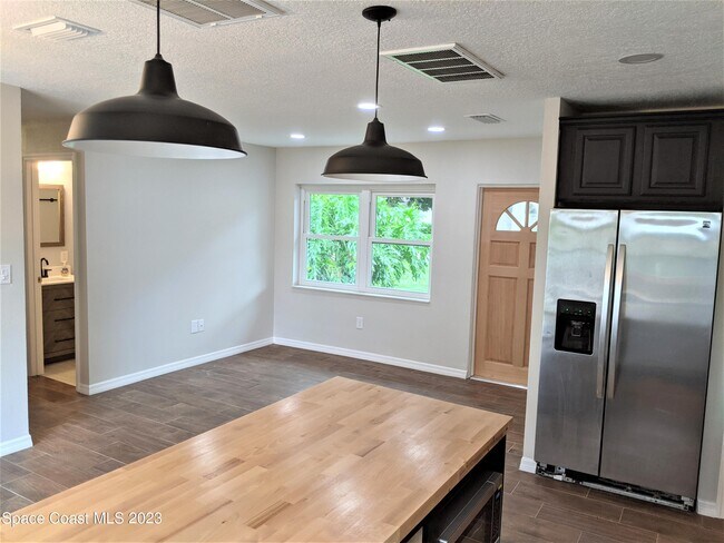 6210 Edison St in Cocoa, FL - Building Photo - Building Photo