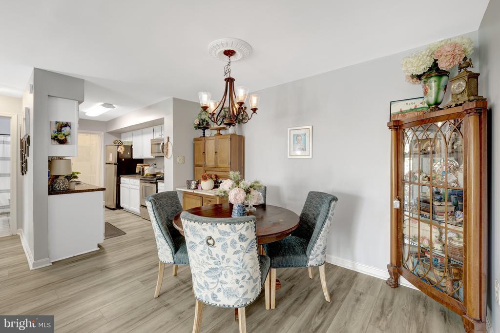 10205 Ashbrooke Ct in Oakton, VA - Building Photo