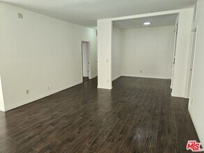 860 S Lucerne Blvd in Los Angeles, CA - Building Photo - Building Photo