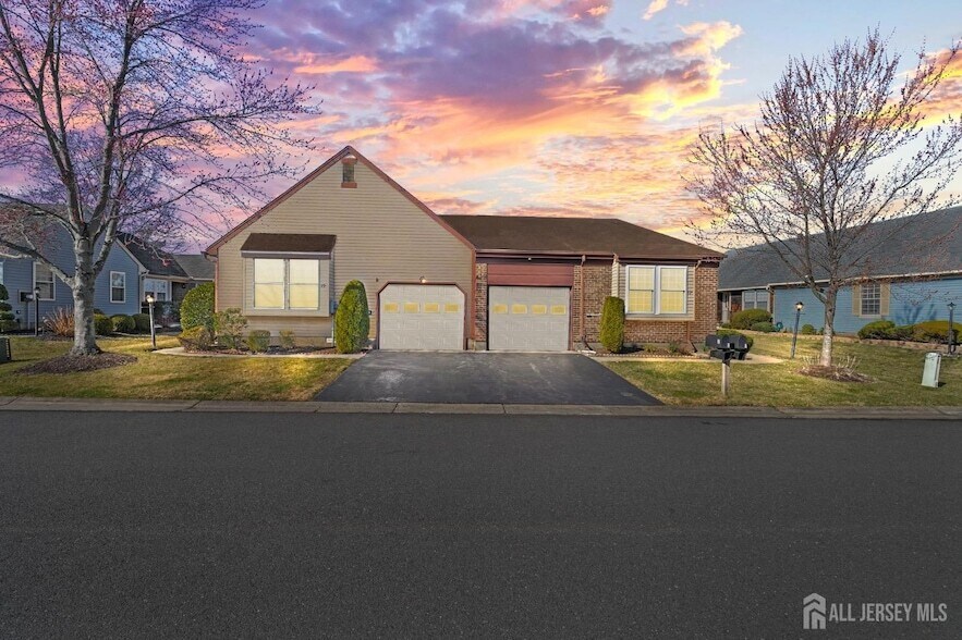 19 John Paul Jones Dr in Monroe Township, NJ - Building Photo